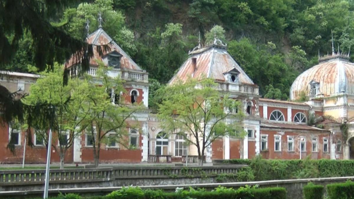 baile herculane in ruine perla turismului balnear de altadata arata dezolant