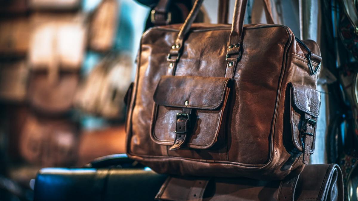 doi romani arestati intr un hotel din italia ce ascundeau acestia intr o valiza