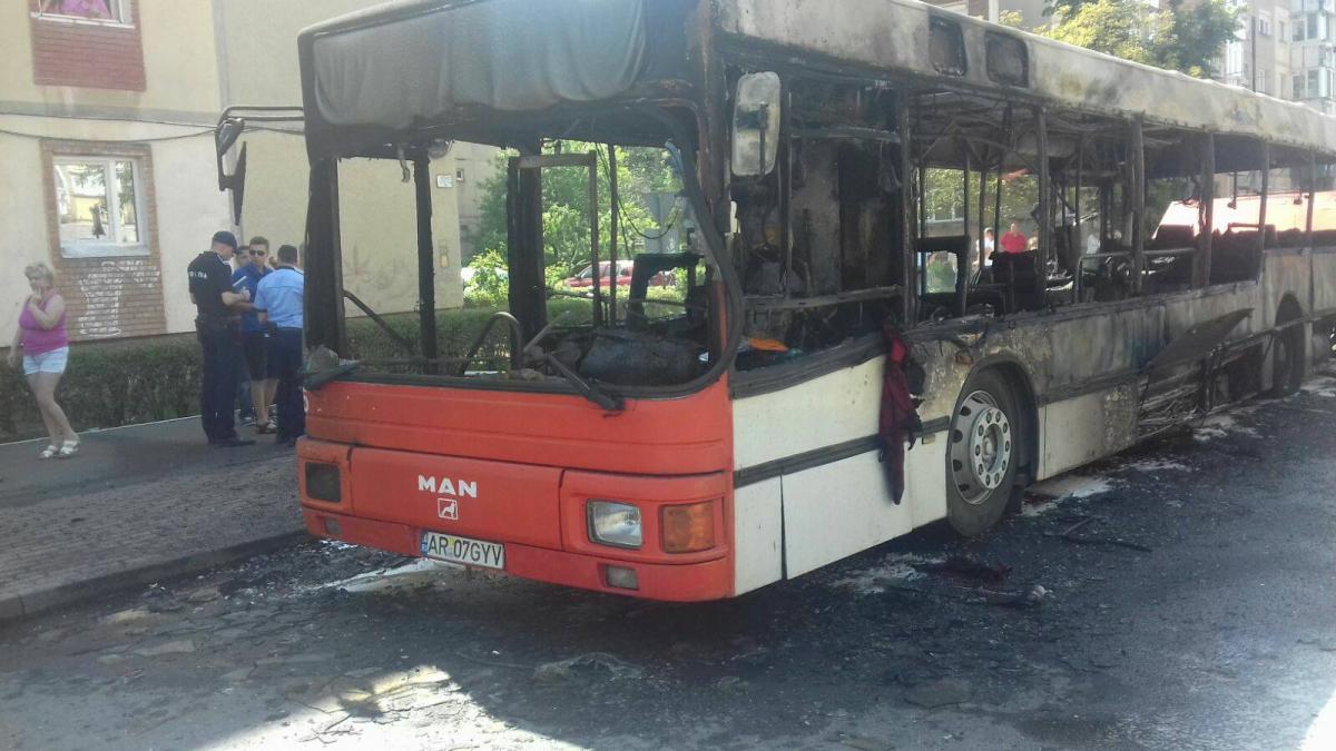 incident grav in arad un autobuz plin cu pasageri a luat foc video