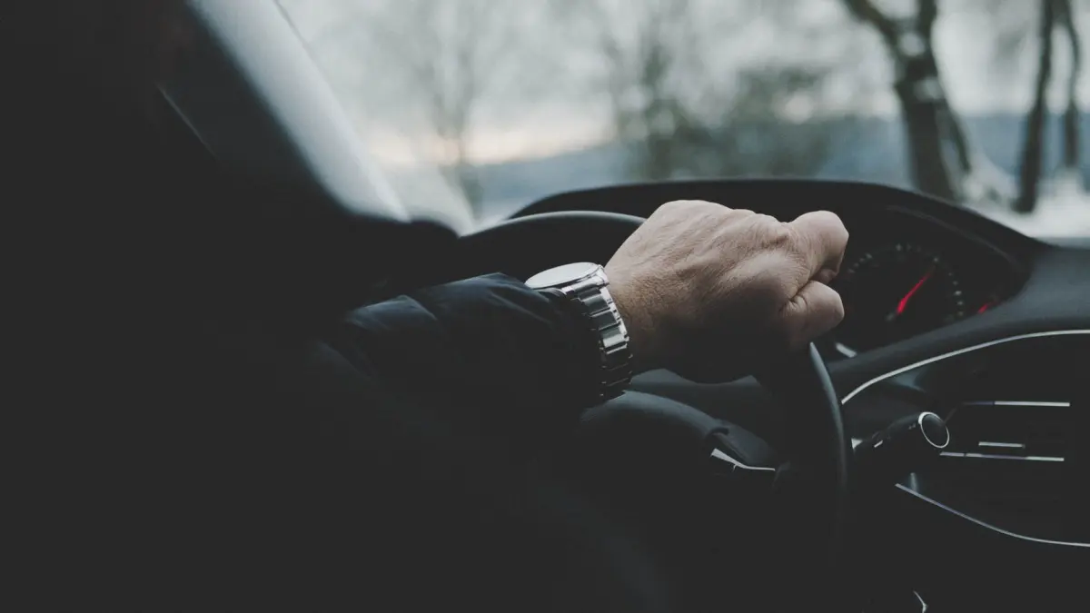scandal in capitala s a certat cu un sofer in trafic iar apoi i a spart geamul masinii