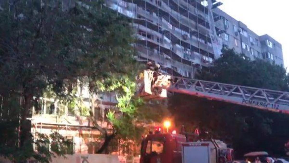 bloc cu 10 etaje din bucuresti in flacari cinci adulti si doi copii au ajuns la spital
