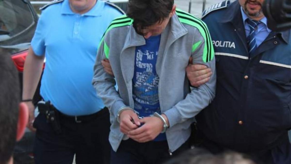 iubita adolescentului criminal din botosani e pazita incontinuu sa nu se sinucida
