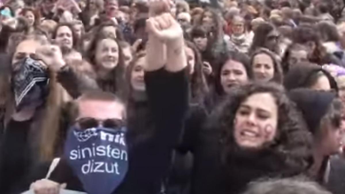 proteste de amploare in spania pentru a treia zi consecutiv peste 30 000 de persoane au iesit in