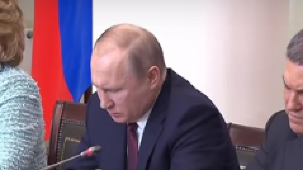 vladimir putin tradat de propriul scris liderul rusiei a starnit hohote de ras