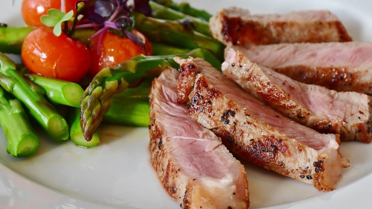 documentar socant despre alimentele facute in laborator carnea este tratata precum deseurile toxice