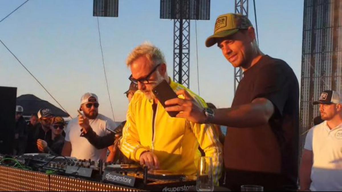 milionatul italian gianluca vacchi a mixat intr un club de fite din mamaia la un moment dat un