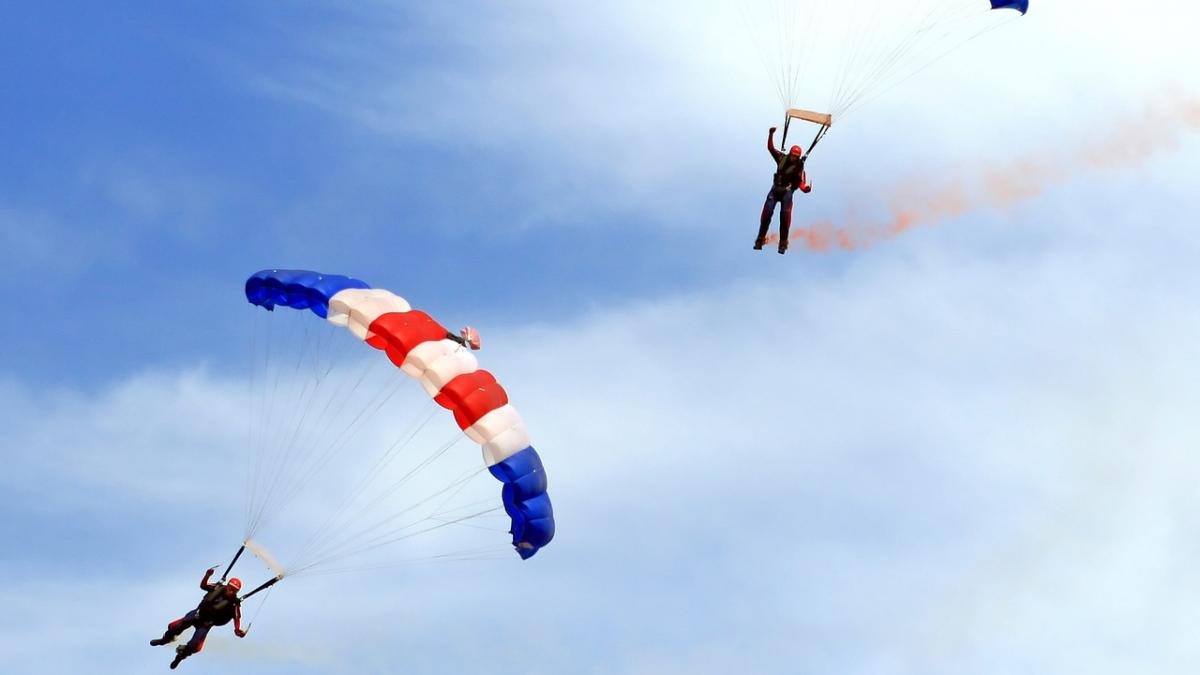 motivul pentru care avioanele comerciale nu au parasute pentru pasageri