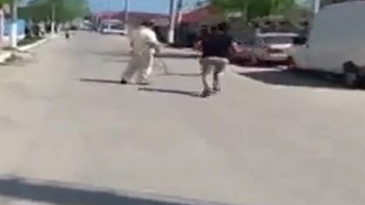 agresorii politistului atacat cu toporul au fost retinuti