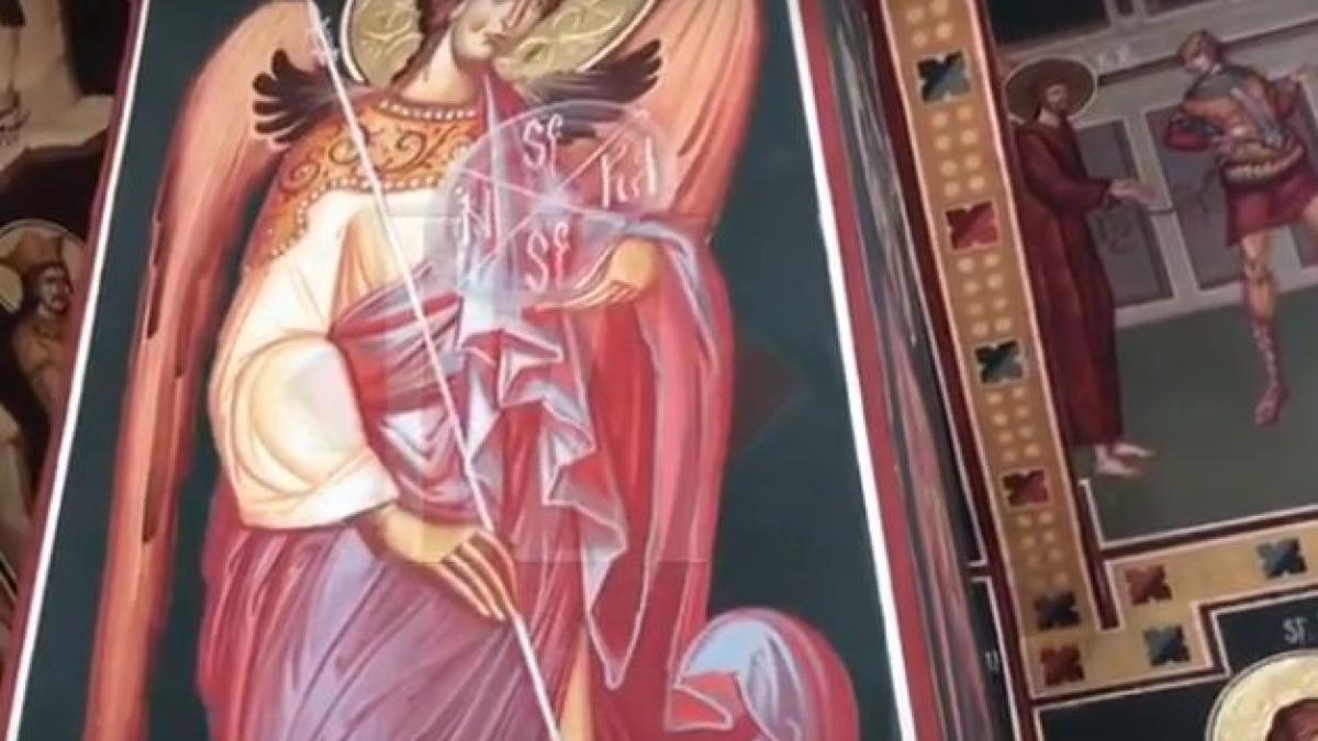 scene revoltatoare la o biserica din iasi un fost profesor a distrus icoanele