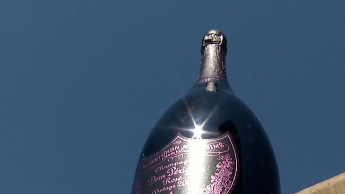 e incredibil cati bani s au incasat in cluburile din mamaia in minivacanta de 1 mai sampania de 100