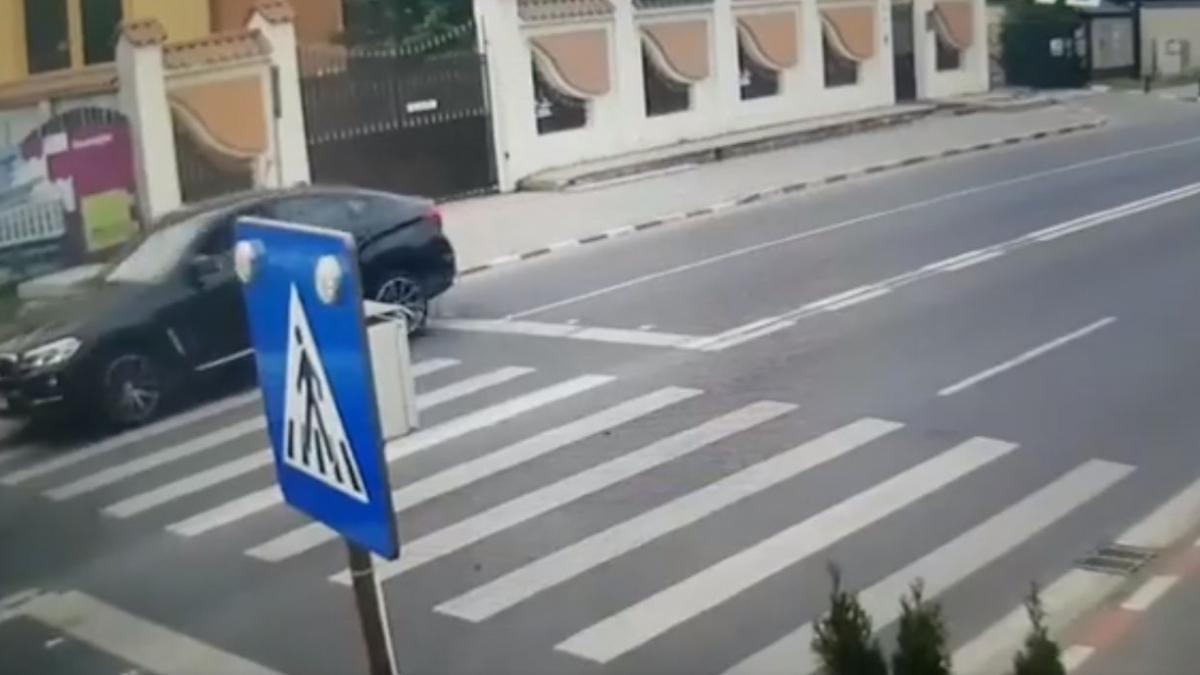 accident cumplit in bucuresti o femeie lovita pe o trecere de pietoni in pipera video