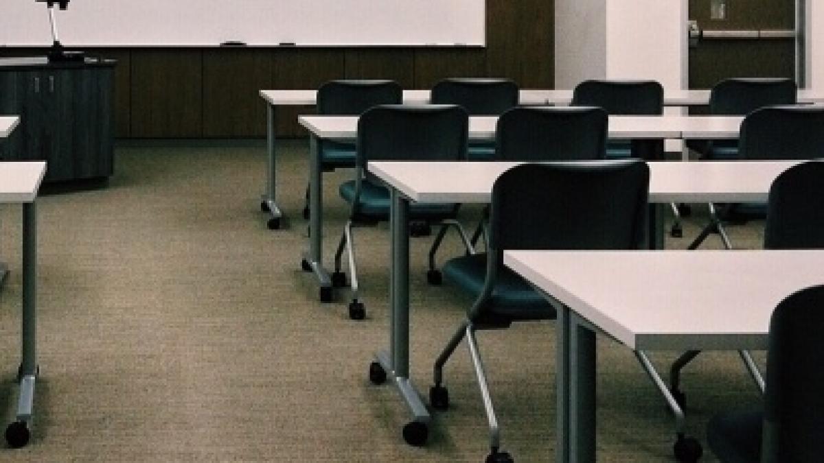 idila interzisa la scoala o profesoara din timis anchetata pentru relatie cu un elev minor