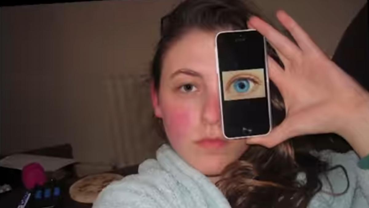 s a fotografiat in fiecare zi timp de opt ani ca sa vada evolutia cum arata fata acum la 22 ani