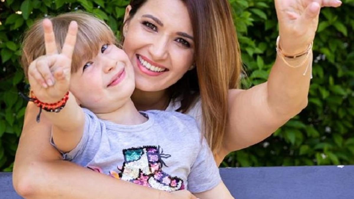 ela craciun este insarcinata pentru a treia oara am visat ca tineam in brate un baietel