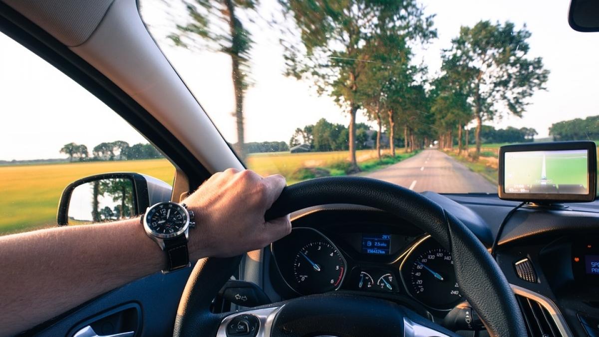 un sofer a fost amendat pentru ca a circulat cu 696 de km h care a fost reactia politistilor