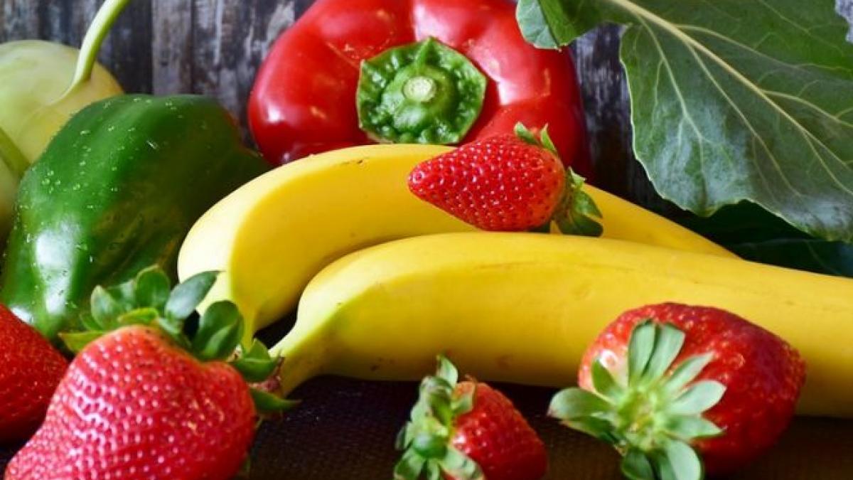 alarmant romanii mananca fructe si legume toxice pe care statul nu le controleaza