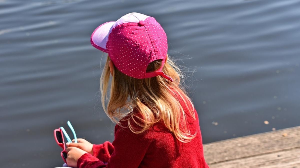 i au ascuns fiicei ca fratele ei este grav bolnav cand a aflat fetita a mers la farmacie si a