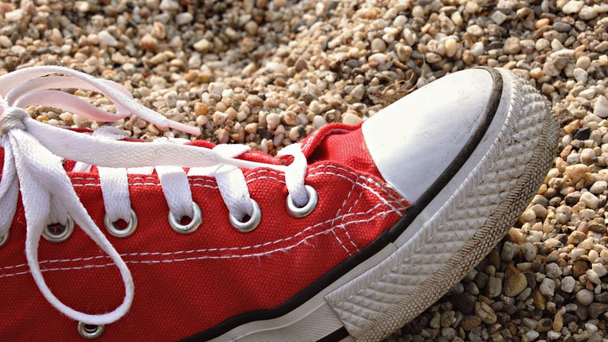 numai de bine cum sa iti faci o pereche de tenisi unicat