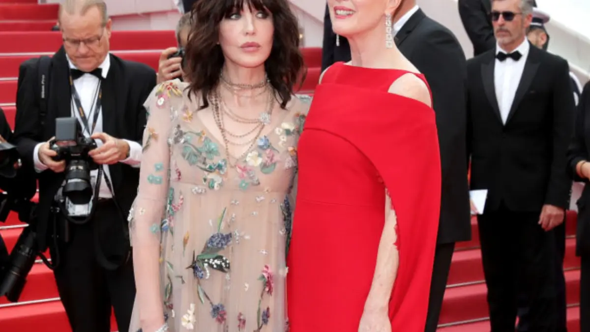 aparitie incredibila la cannes cati ani crezi ca are actrita din imagine nimeni nu mai arata asa la