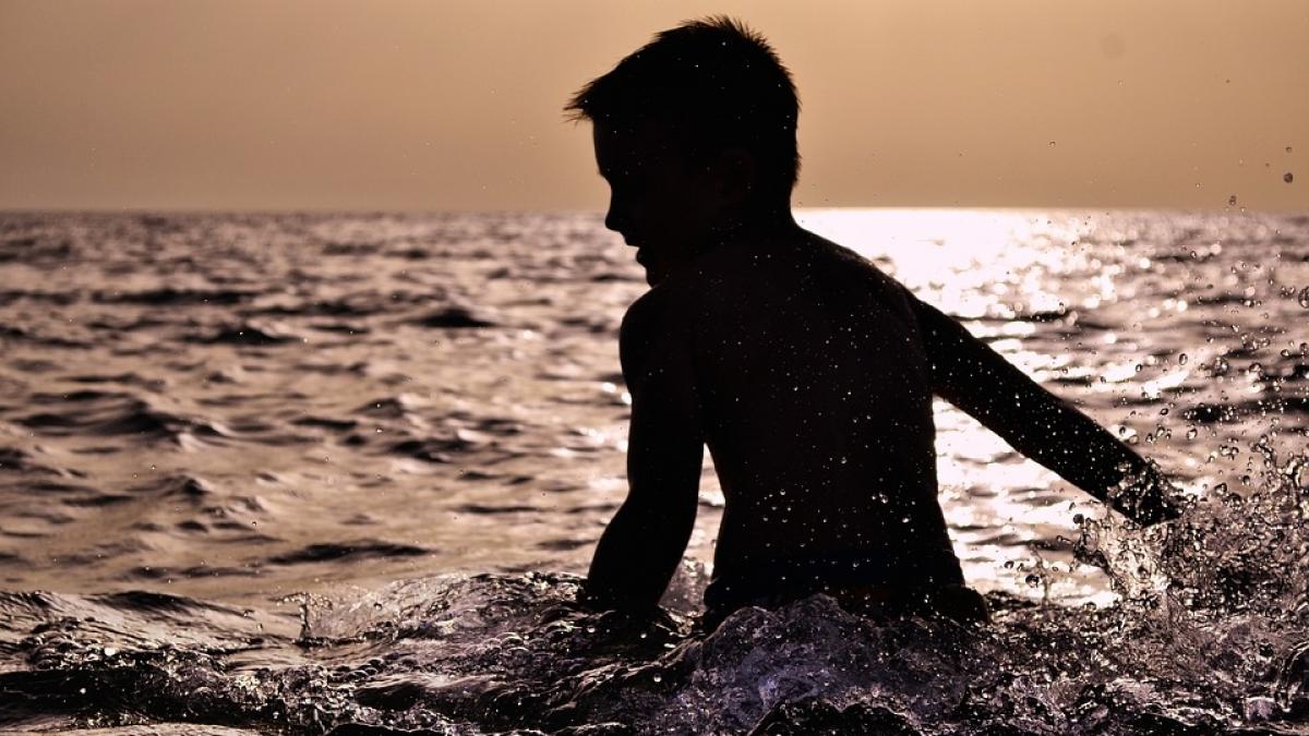 profesorul l a intrebat de ce fiul lui lipseste de la scoala barbatul i a trimis doar o fotografie