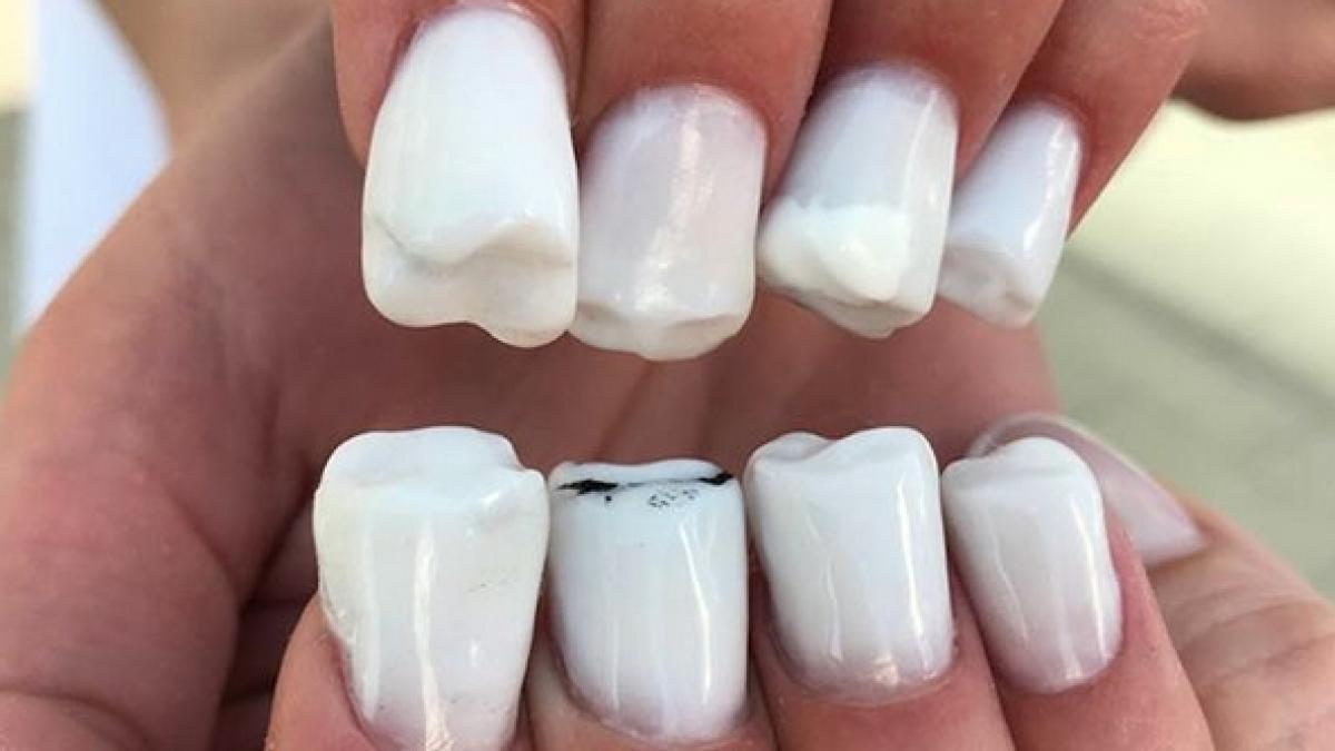 a mers la salon pentru o manichiura deosebita ce a iesit a dezgustat pe toata lumea