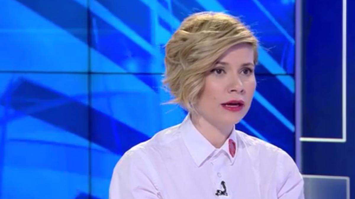 eroina zilei cristina dobrescu tanara care aduce zambete si carti