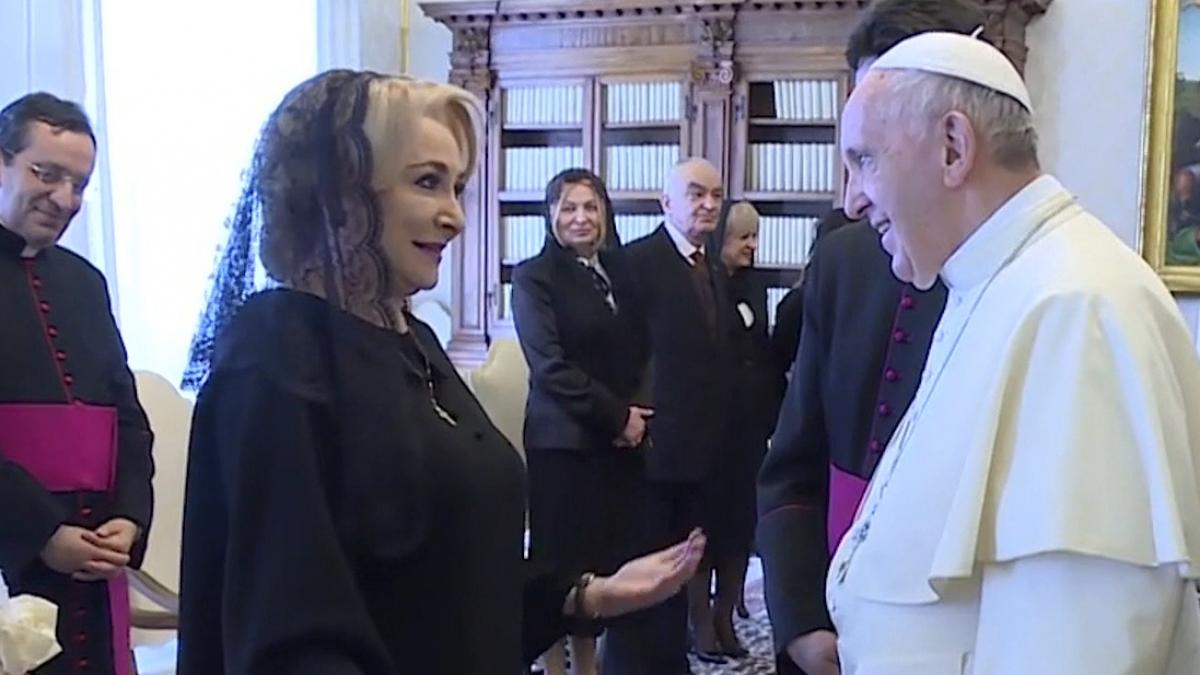 primele imagini de la vatican viorica dancila primita de papa francisc