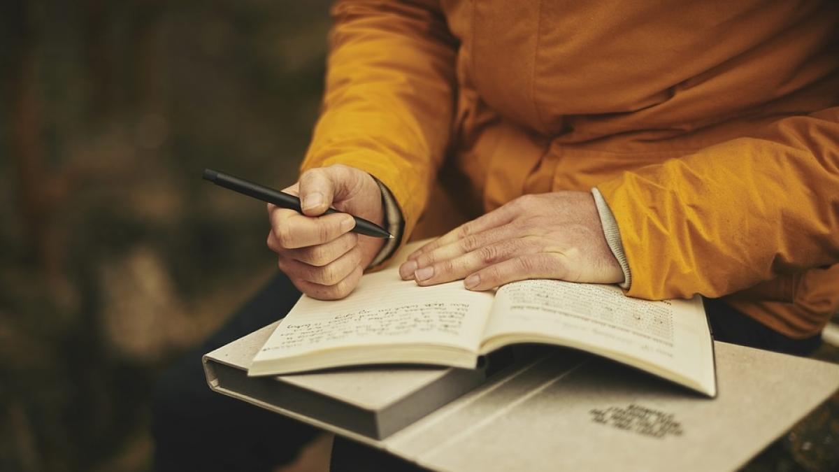 a verificat tema pe care o avea fiul sau si a fost socat de ce a citit realitatea e ca trebuie sa