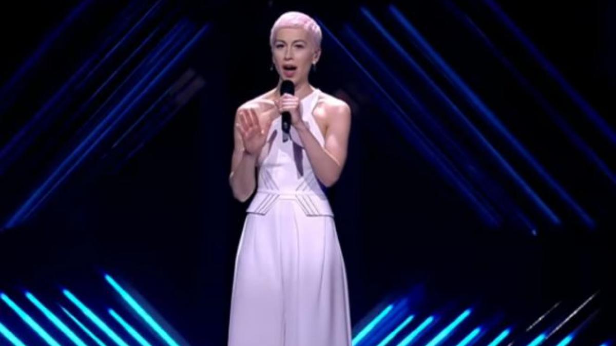 incident la eurovision un barbat a urcat pe scena si i a smuls microfonul reprezentantei marii