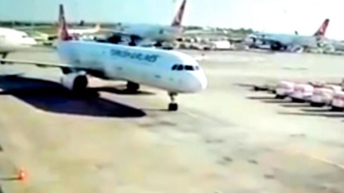incident aviatic pe aeroportul din istanbul doua avioane pline cu pasageri s au ciocnit