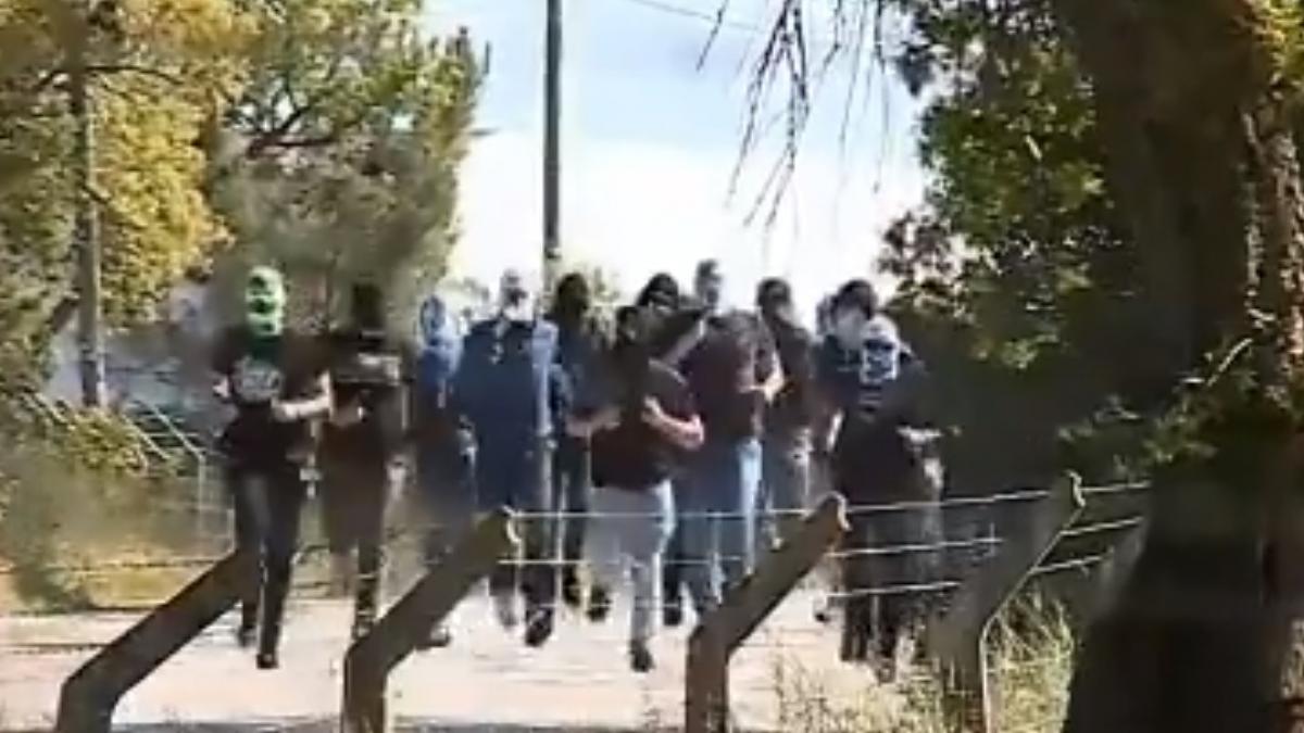 jucatorii echipei sporting lisabona agresati de 50 de persoane in vestiar video