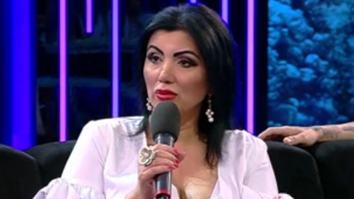 adriana bahmuteanu isi face o operatie socanta imi scot os din coasta si il pun la nas