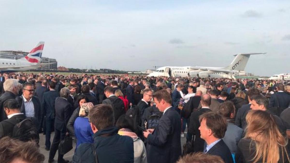 aeroport evacuat din cauza unei alarme