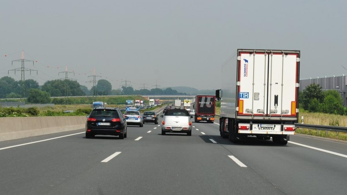 consumul masinii e mai mare daca muzica este mai tare care este de fapt legatura