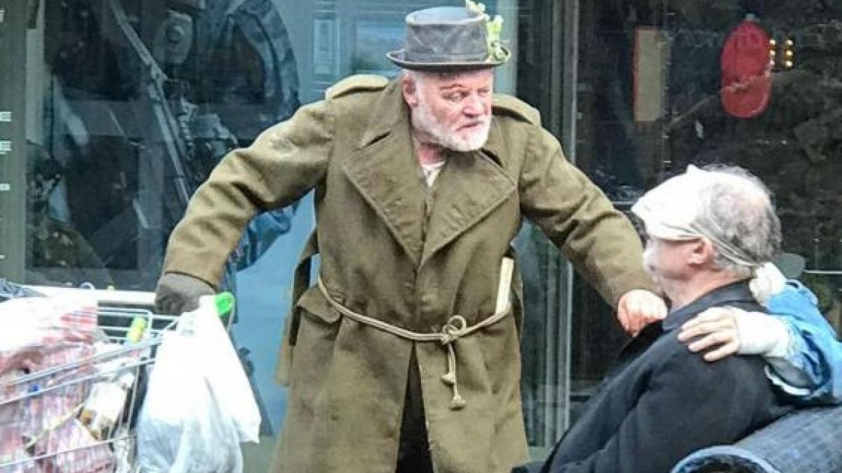 un celebru actor a fost confundat cu un cersetor exista un adapost putin mai incolo