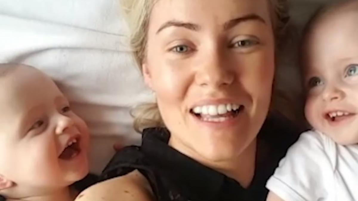 video aceasta mamica le a taiat rasuflarea internautilor cu frumusetea ei dar ce le face gemenilor