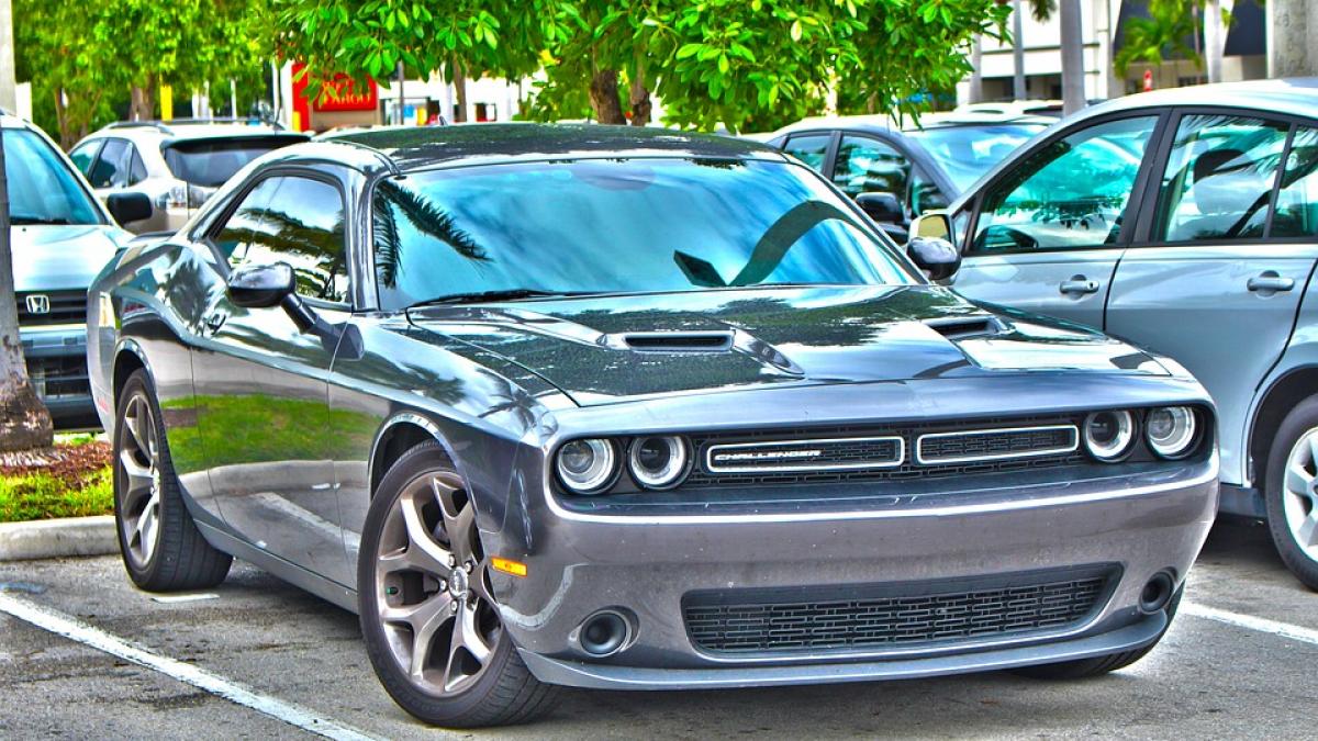 isi parcase masina regulamentar si s a dus sa isi faca treburile dupa cateva ore s a intors la