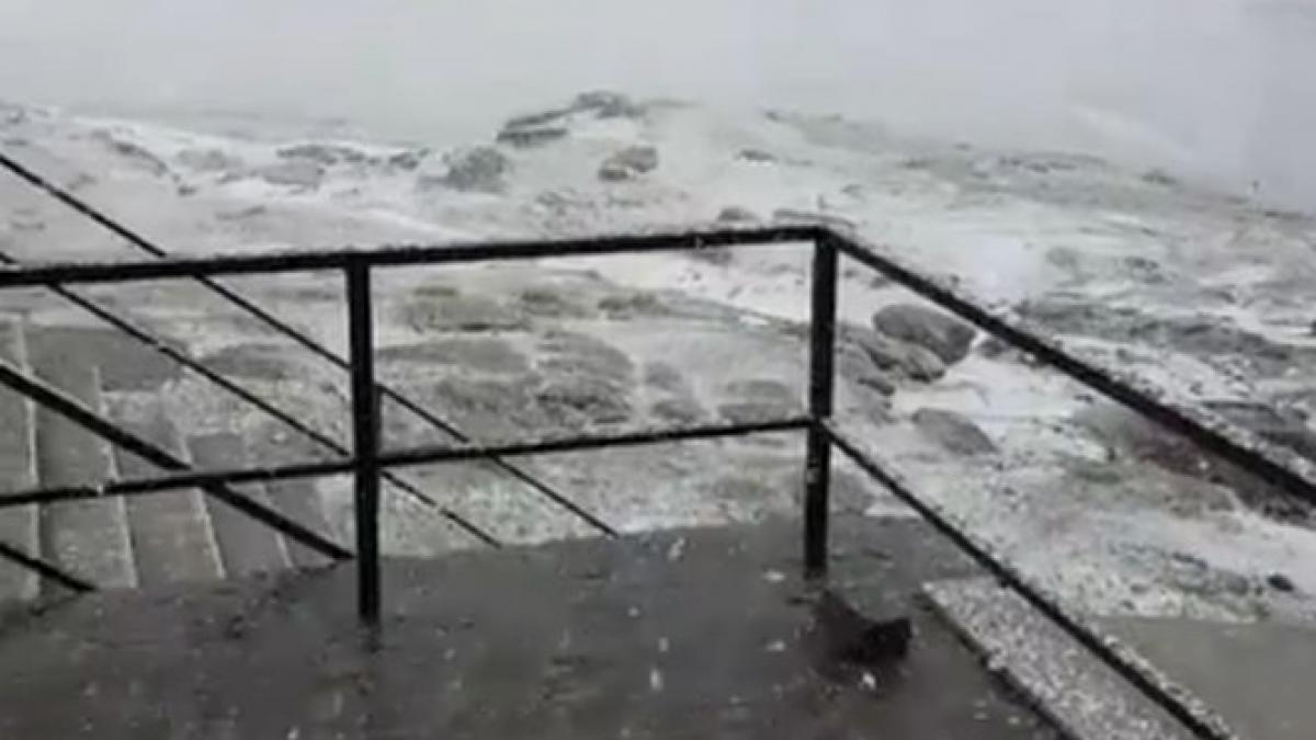 ninge la peste 2 200 de metri altitudine pe platoul babele din bucegi