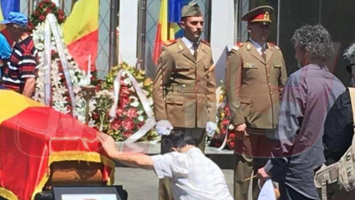 gest tulburator la inmormantarea lui cristian topescu cine si a facut aparitia la cimitir