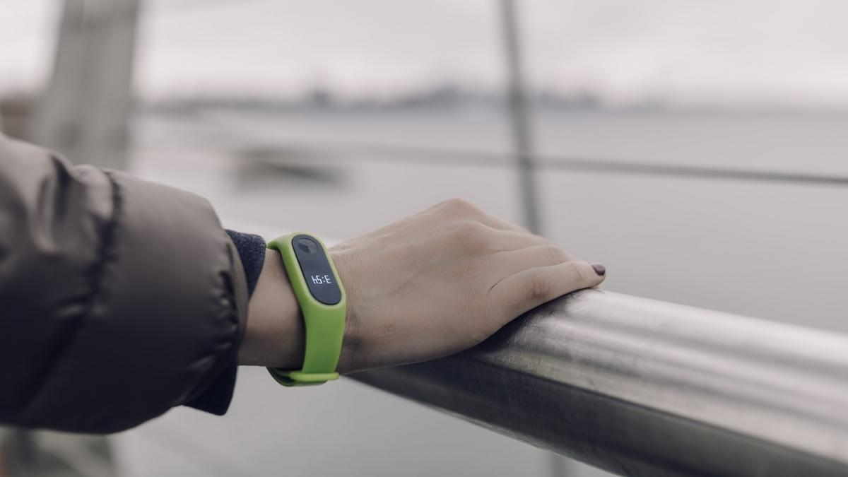 mare atentie la bratarile fitness mai multe persoane se plang de faptul ca au fost curentati de