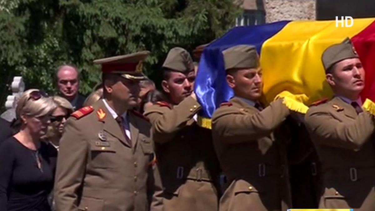 panica la inmormantarea lui cristian topescu un barbat a lesinat chiar langa sicriu
