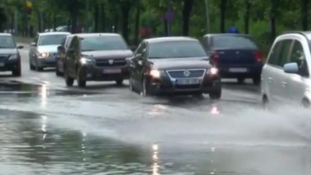 vreme instabila ploi in aproape toata tara