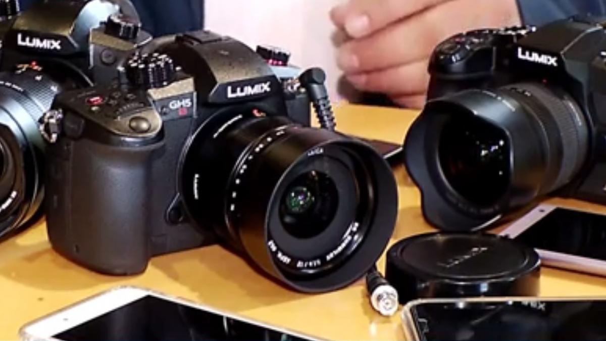 24it telefoane versus aparate foto cine castiga