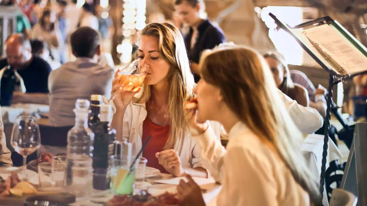 a intrat cu masina intr un restaurant si a omorat fiica nora si a ranit alte trei rude