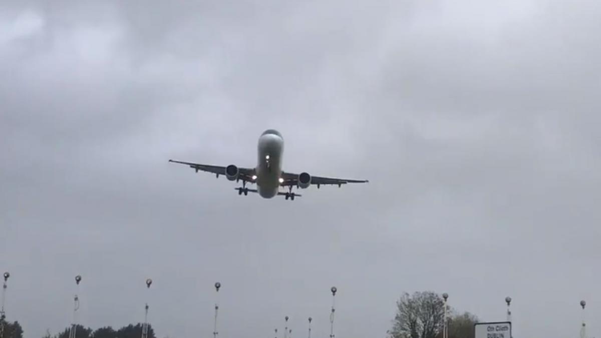 panica la bordul unei aeronave a pierdut 9 000 de metri altitudine in cateva momente ce s a