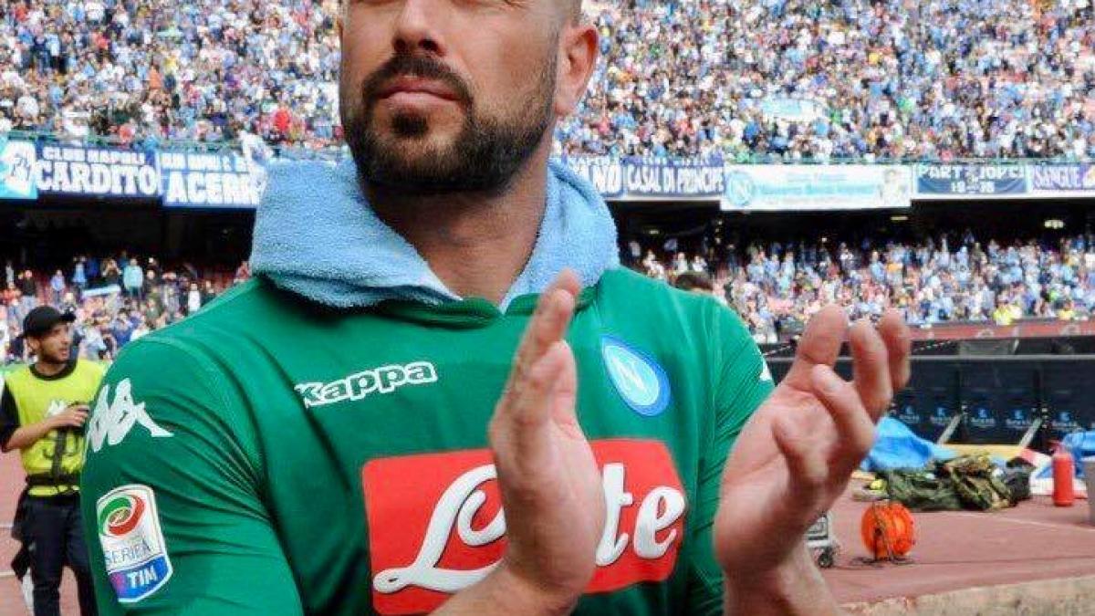 soc in lumea fotbalului portarul lui napoli pus sub acuzare pentru legaturi cu mafia