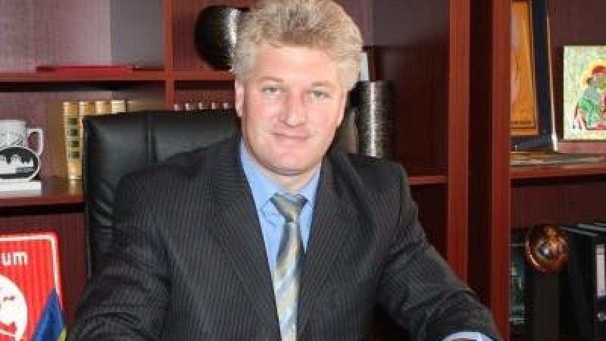 fost primar condamnat definitiv la inchisoare pentru infractiuni de coruptie
