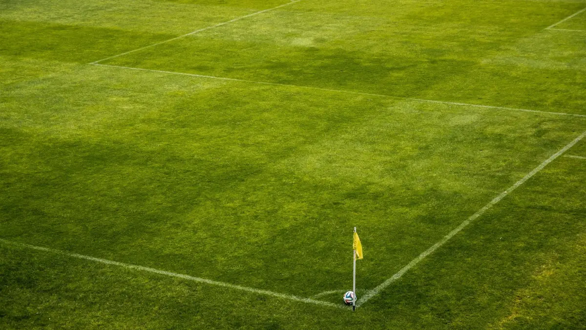 altercatie intre elevi pe un teren de fotbal din craiova un baiat de 17 ani a ajuns la spital