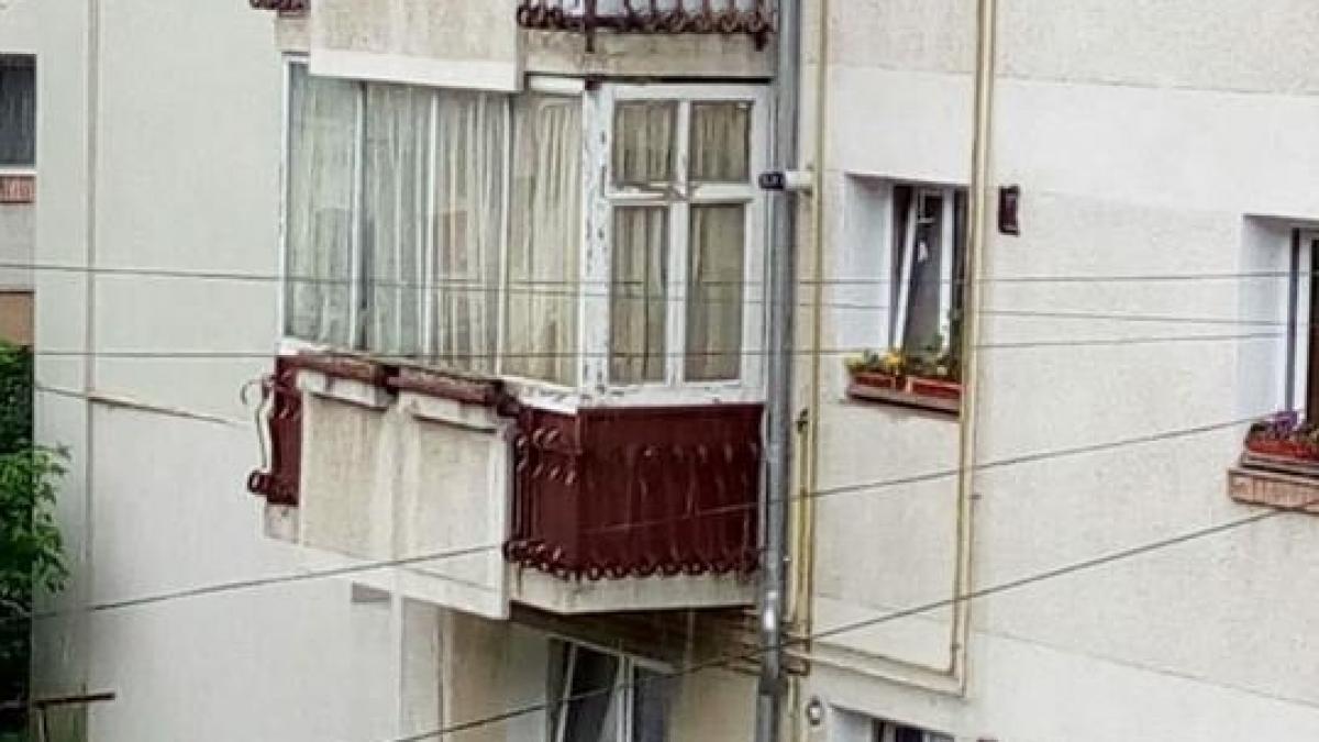 imagine incredibila surprinsa in sinaia ce s a vazut la parterul unui bloc