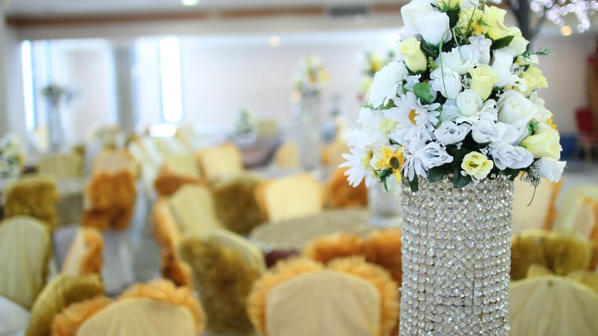 au organizat nunta si au petrecut toata noaptea romanii au plecat fara sa plateasca la cat se